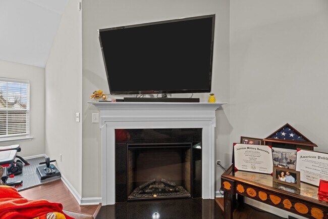 Building Photo - 211 Lynden Ln