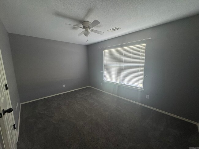 Building Photo - 200 Wildflower Dr