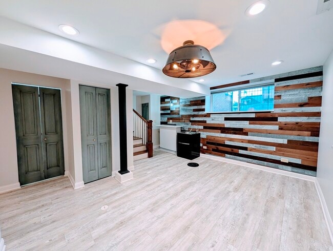 Building Photo - 3334 S May St