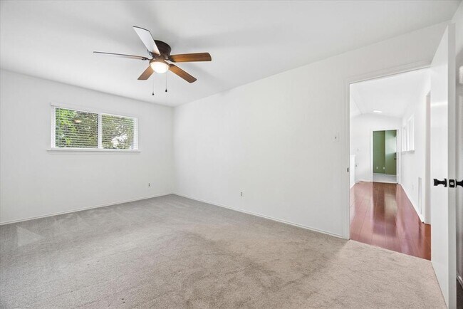 Building Photo - 2609 Monarch Dr