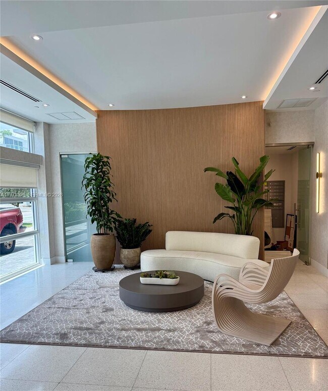 Building Photo - 9821 E Bay Harbor Dr