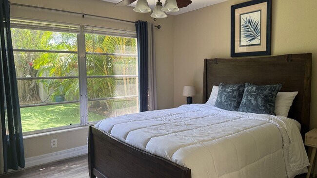 Building Photo - Charming 2/2 Seasonal Rental in Sarasota – Minutes from the Beach! Private Courtyard Included!!