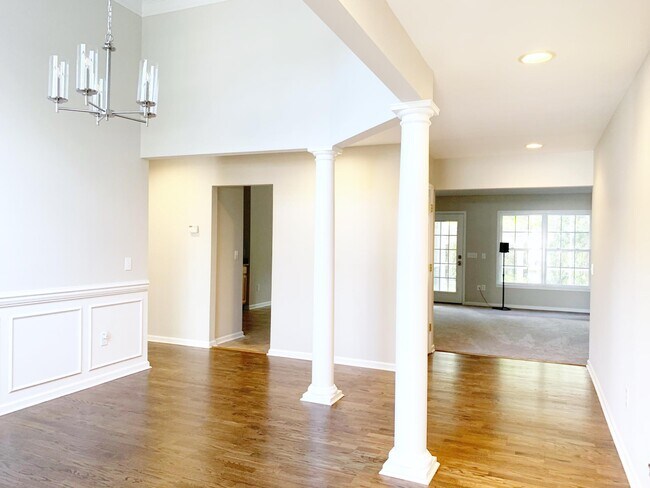 Building Photo - 105 Crown Empire Ct