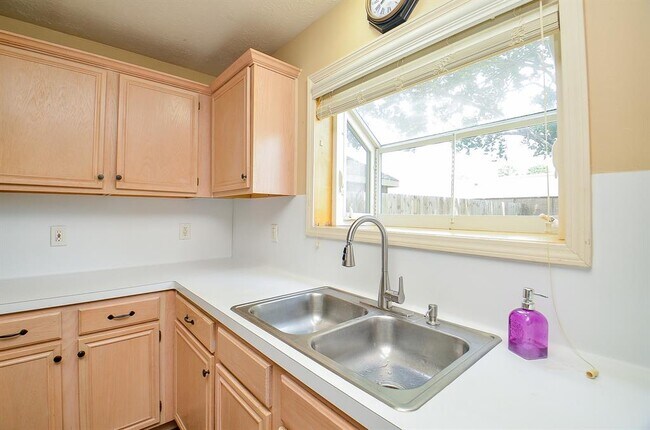 Building Photo - 15018 Moss Boulder Ct