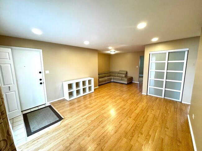 Building Photo - 2215 Nichols Rd