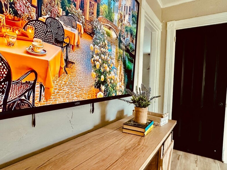 Building Photo - 46 Dillingham St