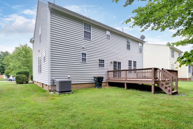 Building Photo - Spacious Home in York County