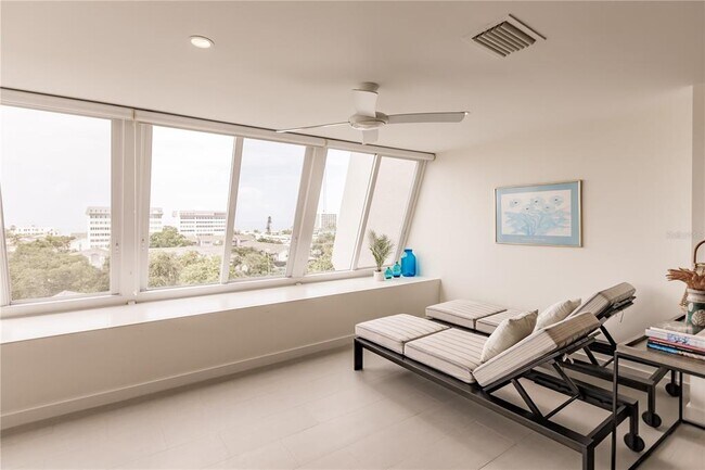 Building Photo - 1200 E Peppertree Ln