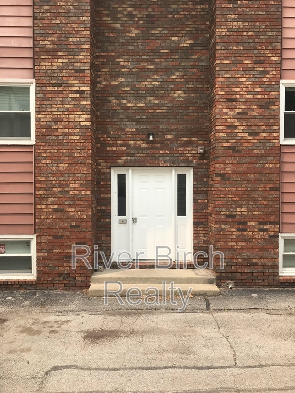 Building Photo - 425 W Lawrence Ave