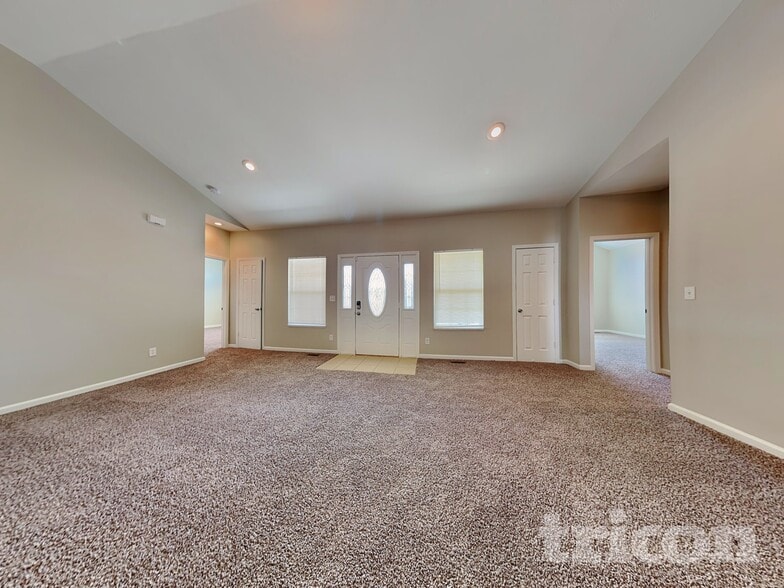 Building Photo - 4682 Bayview Dr