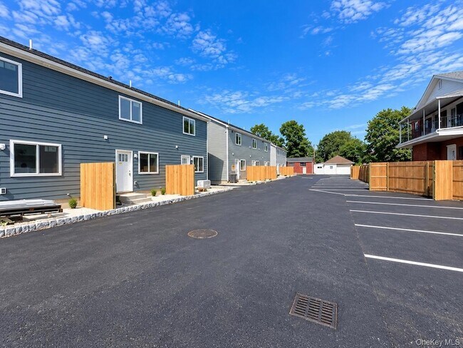 Building Photo - 60 Manor Pl