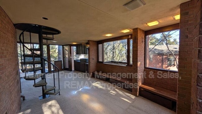 Building Photo - 15 Upland Rd