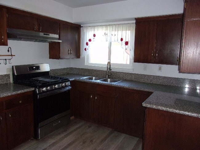 Building Photo - Northeast Side of Lompoc