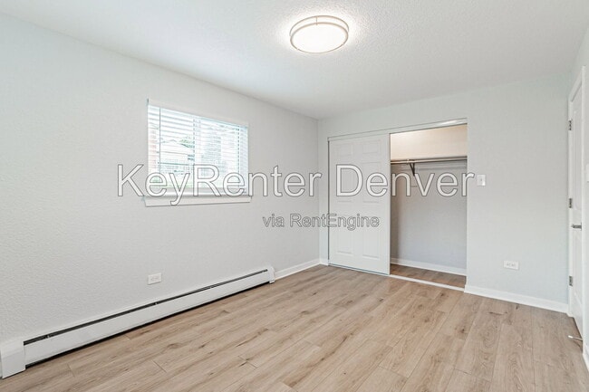 Building Photo - 2356 S Linden Ct