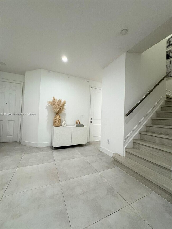 Building Photo - 13017 Riverwalk Cir S