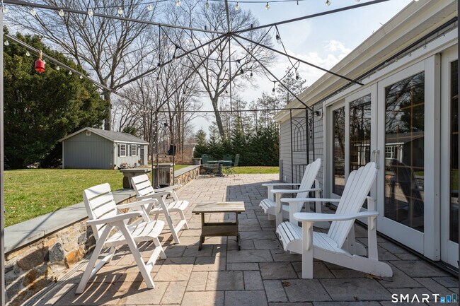 Building Photo - 51 W Lake Ave