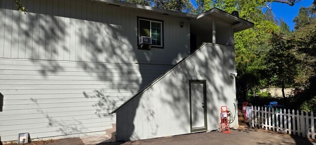 Building Photo - 15871 Little Valley Rd