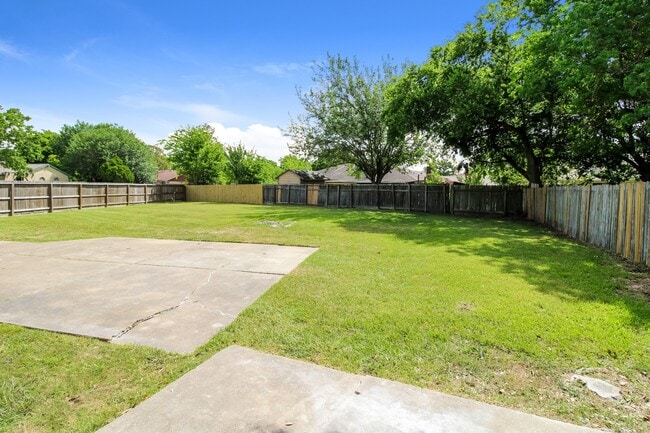 Building Photo - 3819 Old Post Rd