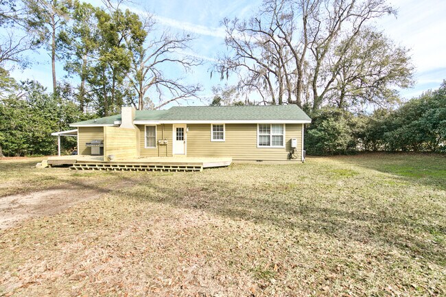 Building Photo - 2002