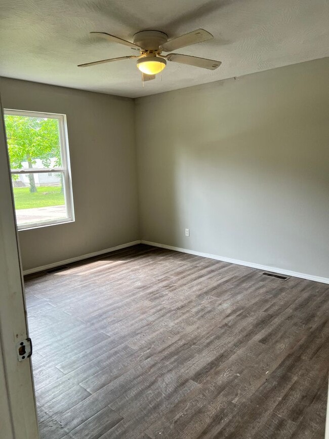 Building Photo - 3 Bed 2 Bath House