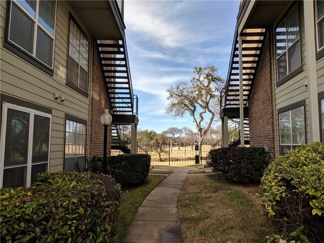 Building Photo - 5981 Arapaho Rd