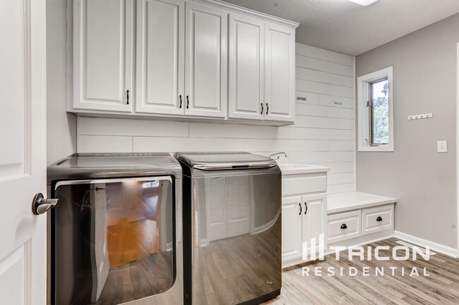 Building Photo - 1259 Irvine Dr