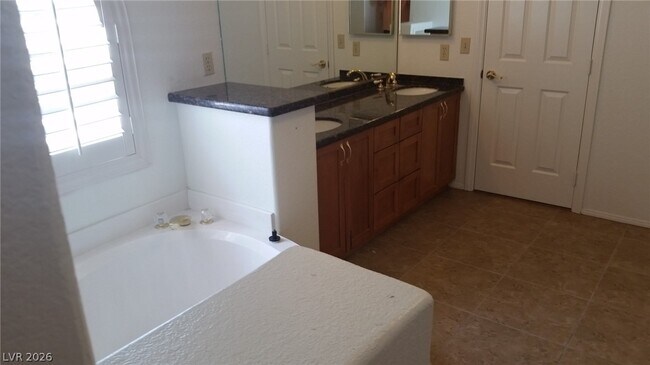Building Photo - 1513 War Paint Dr