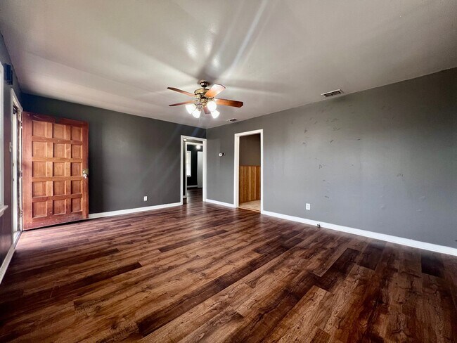 Building Photo - 3 Bedroom in Slaton