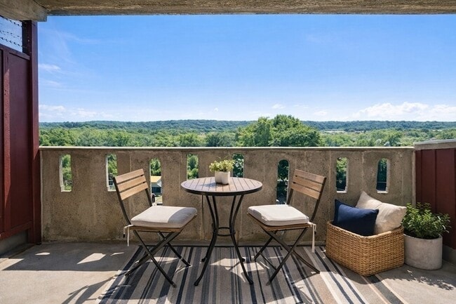 Building Photo - 200 Swanton St