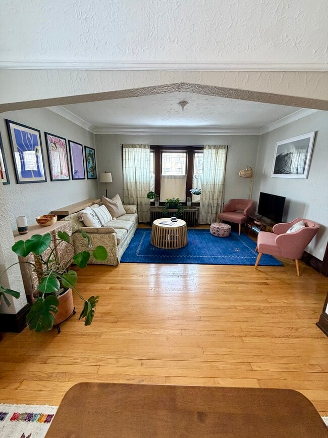 Building Photo - 1425 E Capitol Dr