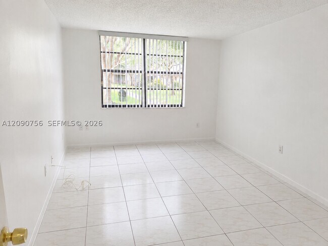 Building Photo - 13020 SW 92nd Ave