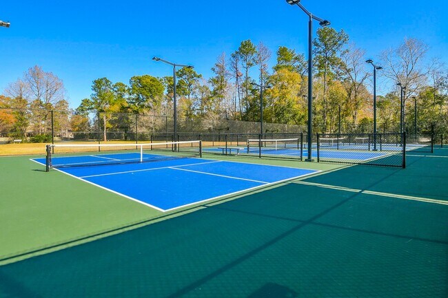 Building Photo - 21 Pineash Ct