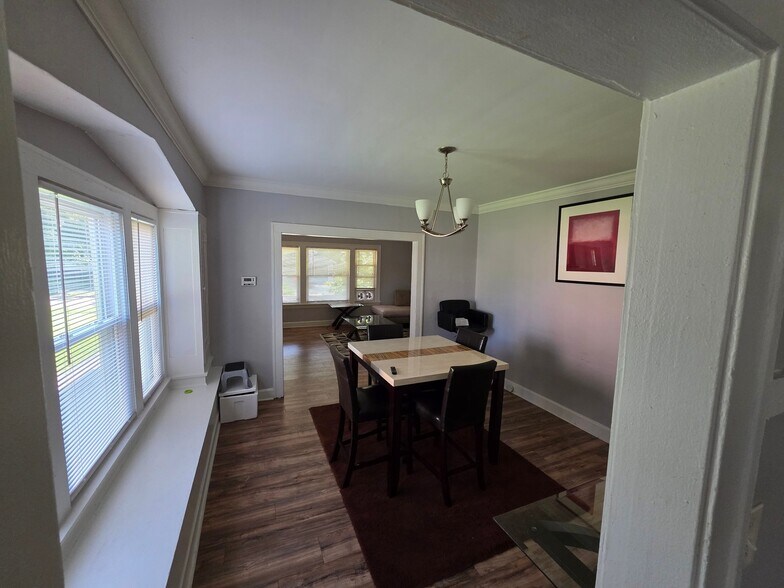 Building Photo - 2803 Avondale Ave