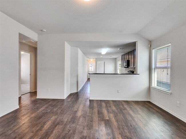 Building Photo - 2806 Morgensen Dr