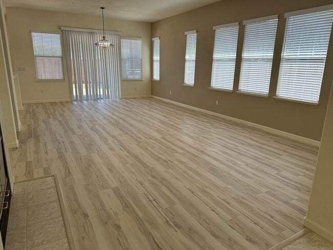 Building Photo - 877 Emerald Hills Cir