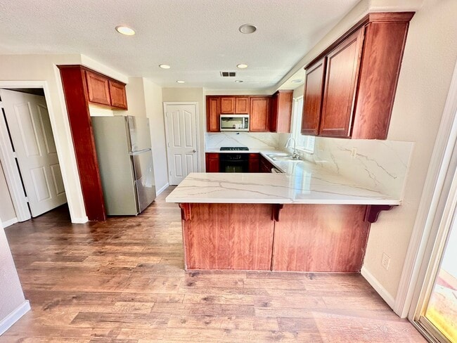 Building Photo - Newly Built Madera 4/3