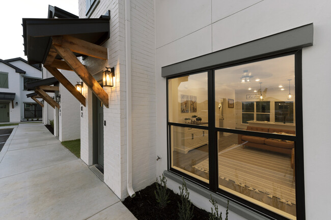 Building Photo - 5927 Prue Rd