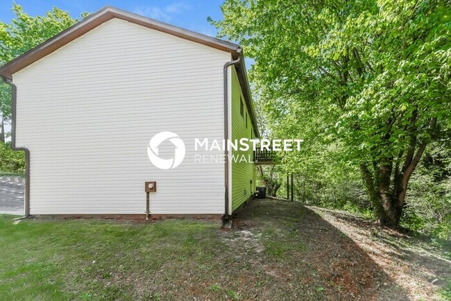 Building Photo - 3 Bedroom Pet-Friendly Home in Snellville, GA with Main Street Renewal