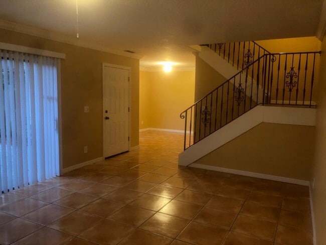 Building Photo - 1717 Vista Oaks Cir NE