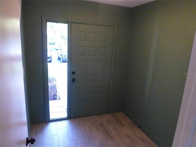 Building Photo - 60 Iris Pl