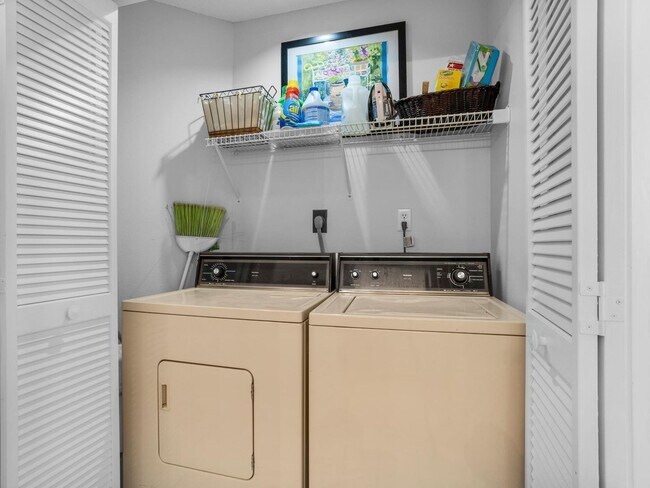 Building Photo - 3BR/3BA Fully Furnished Beach Cottage at H...