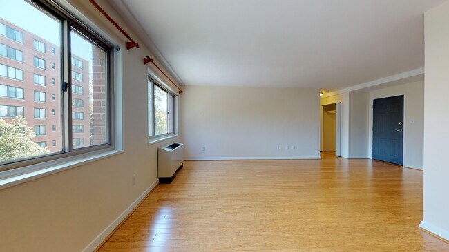 Building Photo - 3900 Tunlaw Rd NW