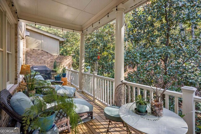 Building Photo - 9026 Riverbend Manor