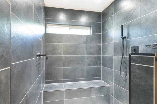 Building Photo - 13418 Paradise Valley Dr