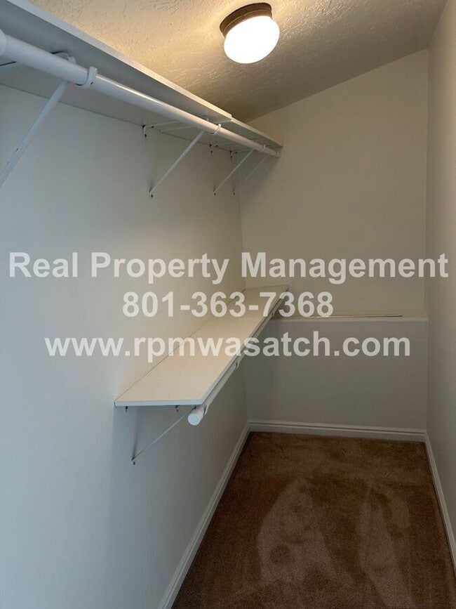 Building Photo - 13982 S Hawberry Rd