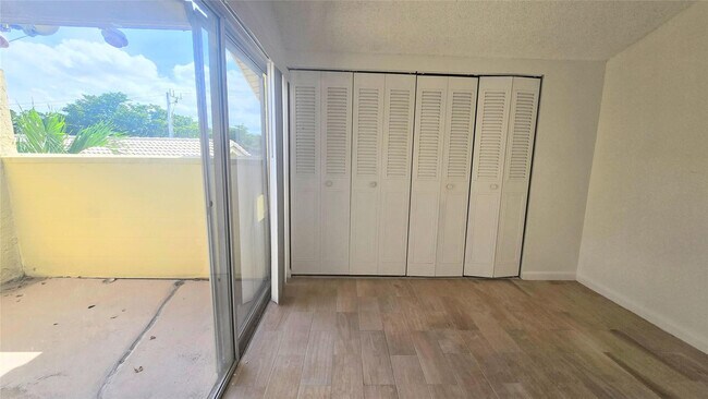 Building Photo - 8401 W Sample Rd