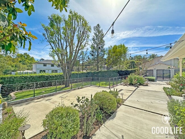 Building Photo - Stunning 3BR Home in Santa Ana with Private  Large Yard, Modern Upgrades & 2-Car Garage