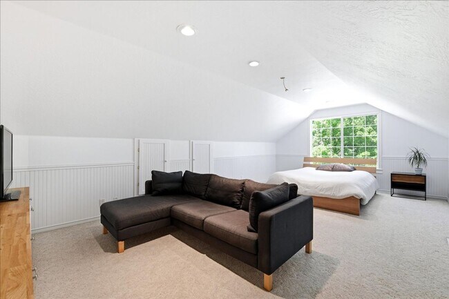 Building Photo - Luxury Living in Southeast Boise, 3-Car Garage, Hot Tub & Flexible Bonus Loft & Private/Secure Wo...