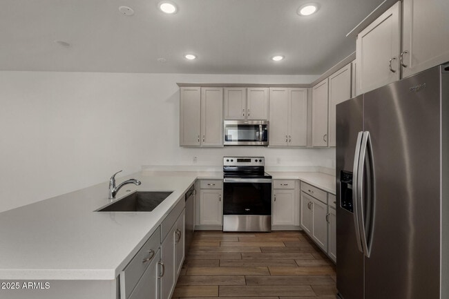 Building Photo - 15142 W Sherman St