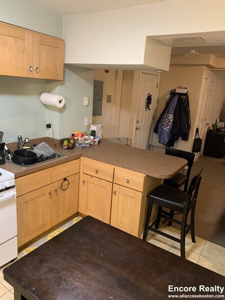 Building Photo - 883 Huntington Ave